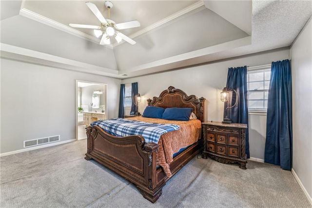 2209 Wellington Court, Lee's Summit, MO 64081