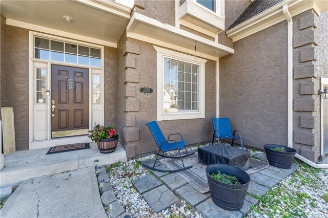 2209 Wellington Court, Lee's Summit, MO 64081