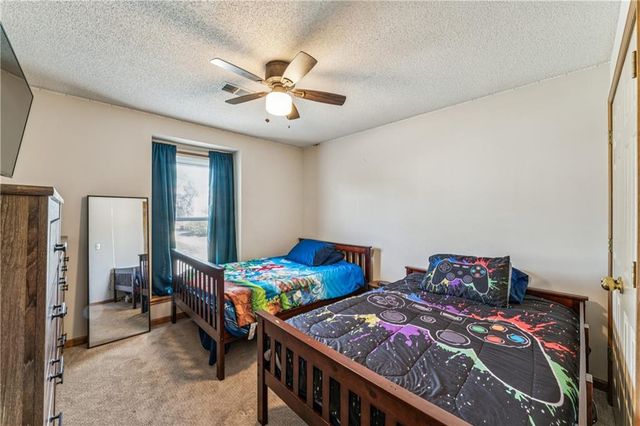 2209 Wellington Court, Lee's Summit, MO 64081