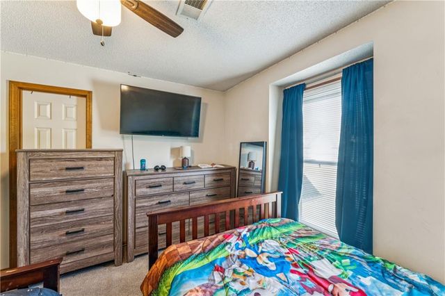 2209 Wellington Court, Lee's Summit, MO 64081