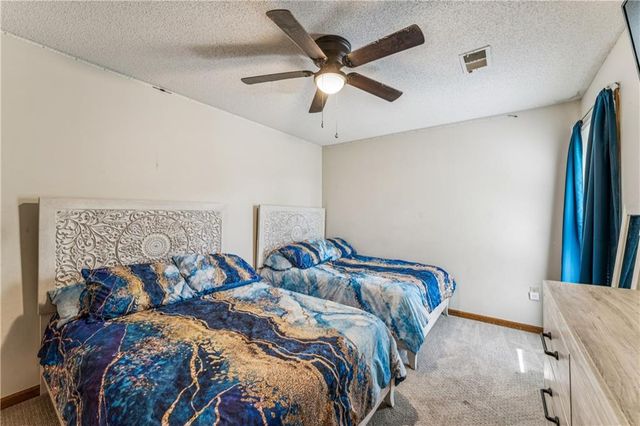 2209 Wellington Court, Lee's Summit, MO 64081