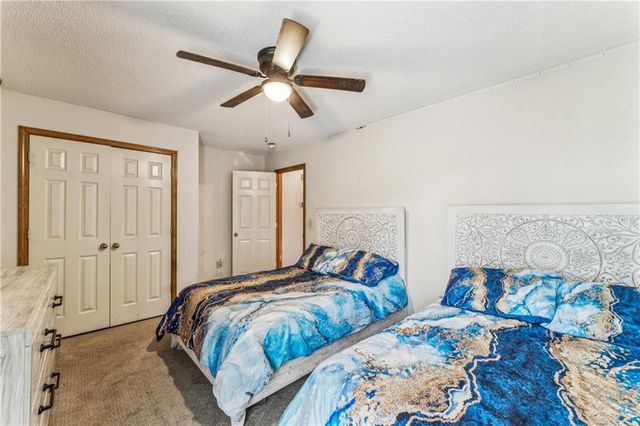 2209 Wellington Court, Lee's Summit, MO 64081