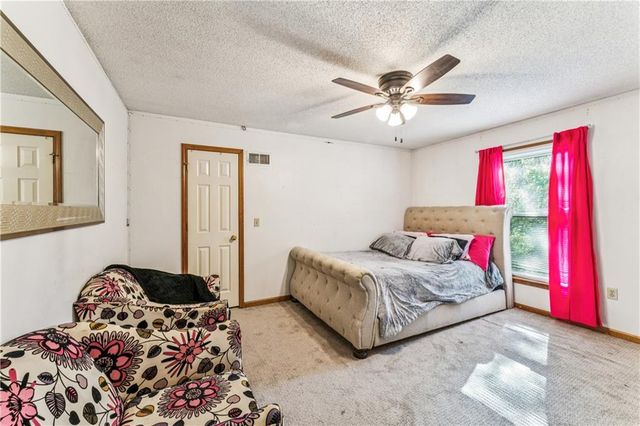 2209 Wellington Court, Lee's Summit, MO 64081