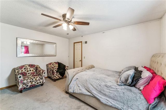 2209 Wellington Court, Lee's Summit, MO 64081