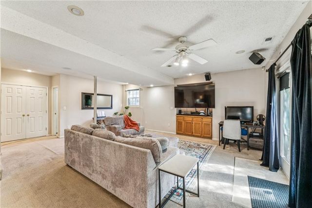 2209 Wellington Court, Lee's Summit, MO 64081