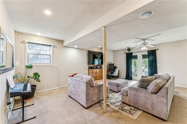 2209 Wellington Court, Lee's Summit, MO 64081