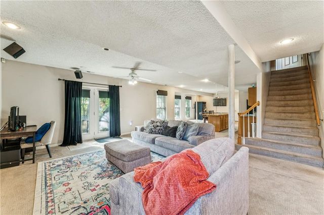 2209 Wellington Court, Lee's Summit, MO 64081