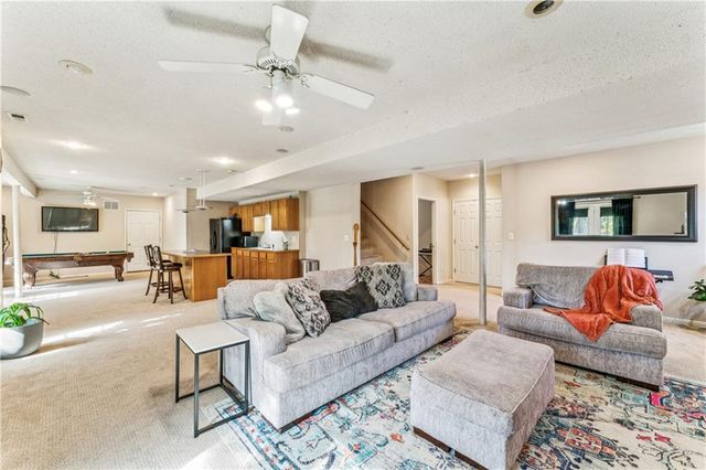 2209 Wellington Court, Lee's Summit, MO 64081