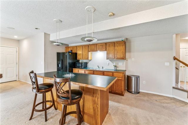 2209 Wellington Court, Lee's Summit, MO 64081