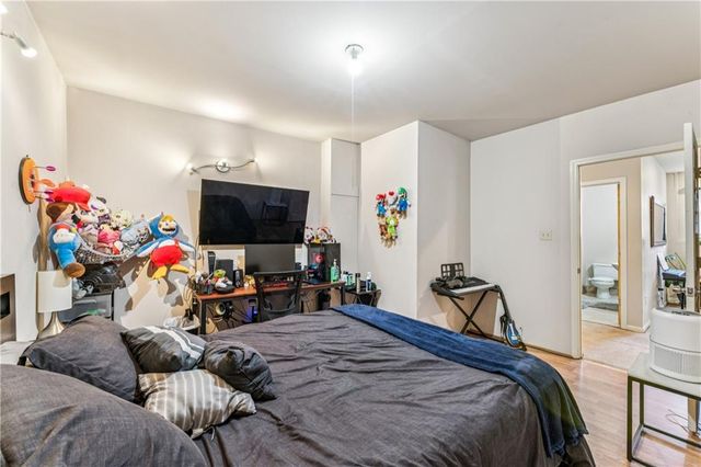 2209 Wellington Court, Lee's Summit, MO 64081