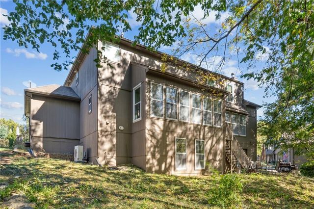 2209 Wellington Court, Lee's Summit, MO 64081