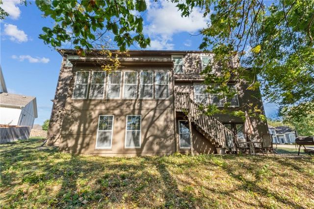 2209 Wellington Court, Lee's Summit, MO 64081