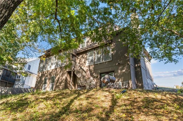 2209 Wellington Court, Lee's Summit, MO 64081