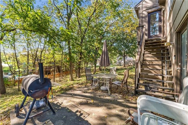 2209 Wellington Court, Lee's Summit, MO 64081