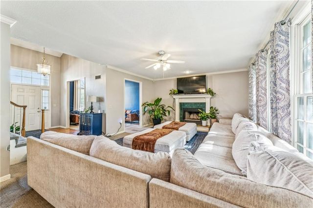 2209 Wellington Court, Lee's Summit, MO 64081