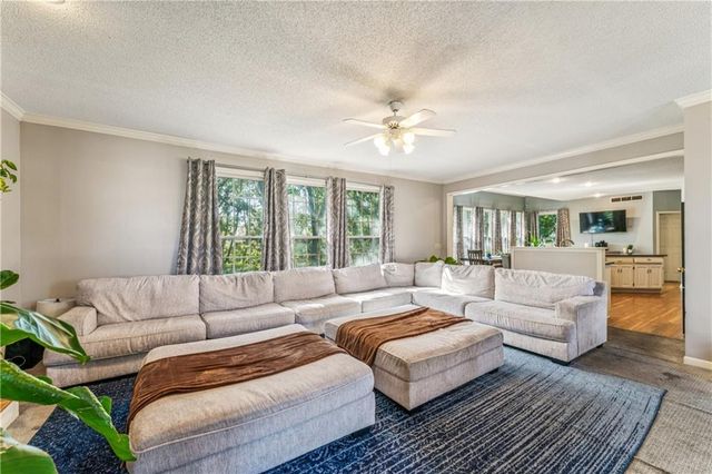 2209 Wellington Court, Lee's Summit, MO 64081