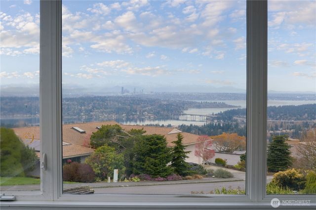 4572 137th Avenue SE, Bellevue, WA 98006