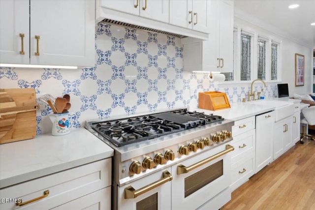 917 E Mountain, Glendale, CA 91207