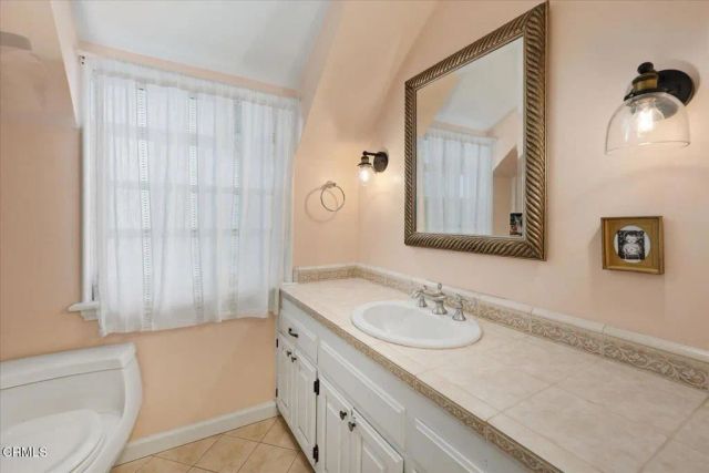 917 E Mountain, Glendale, CA 91207
