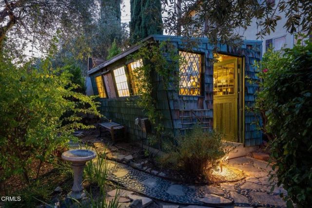 917 E Mountain, Glendale, CA 91207