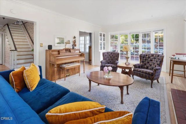917 E Mountain, Glendale, CA 91207