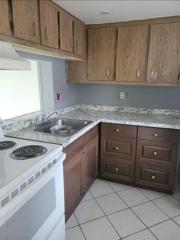 2800 NW 56th Ave E403, Lauderhill, FL 33313