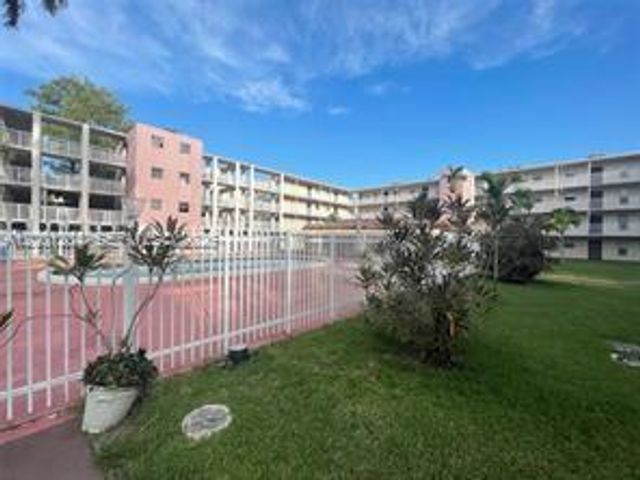 2800 NW 56th Ave E403, Lauderhill, FL 33313