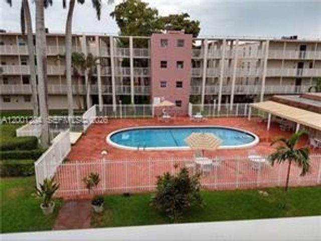 2800 NW 56th Ave E403, Lauderhill, FL 33313