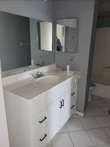 2800 NW 56th Ave E403, Lauderhill, FL 33313