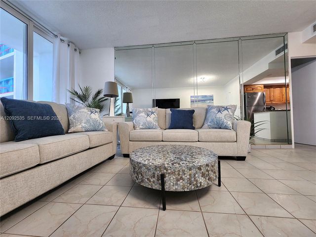 3505 S Ocean Drive 819, Hollywood, FL 33019