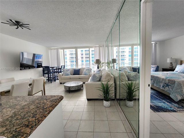 3505 S Ocean Drive 819, Hollywood, FL 33019