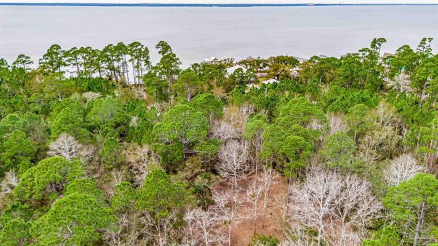 864 Dolphin Rd, Milton, FL 32583