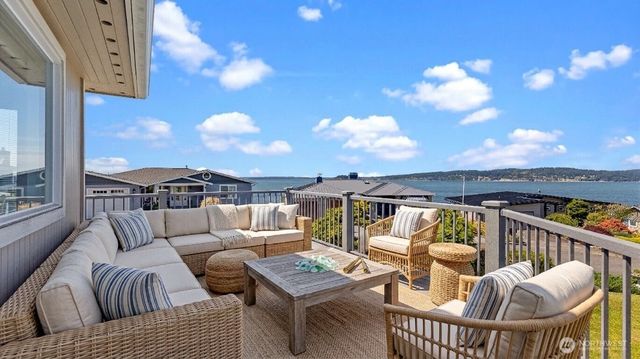 1042 Shorecrest Place, Camano Island, WA 98282