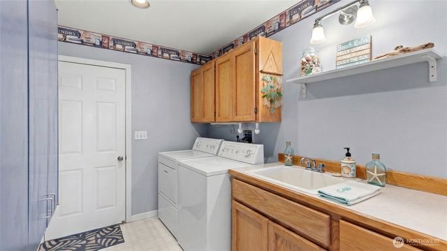 1042 Shorecrest Place, Camano Island, WA 98282