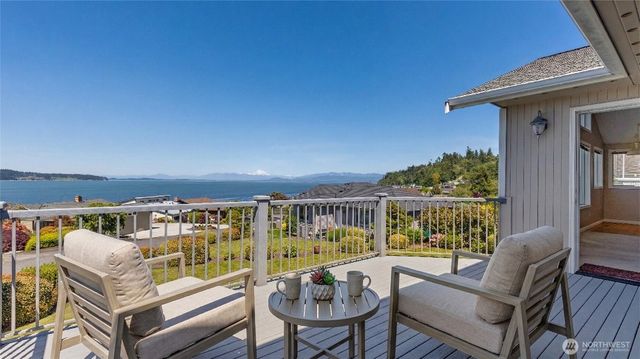 1042 Shorecrest Place, Camano Island, WA 98282