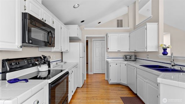 1042 Shorecrest Place, Camano Island, WA 98282