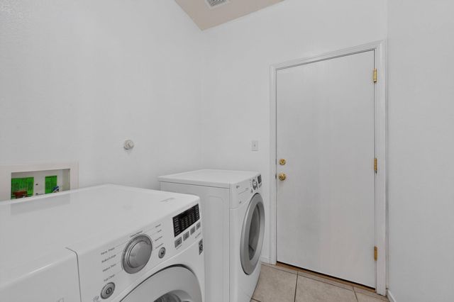 7220 Hearthstone Road NW, Albuquerque, NM 87114
