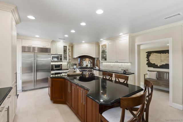 6525 Crystalaire, San Diego, CA 92120