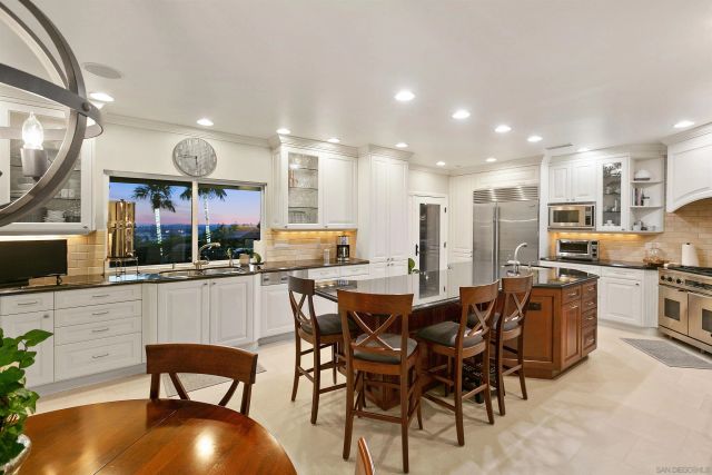 6525 Crystalaire, San Diego, CA 92120