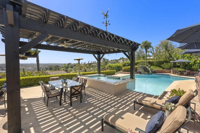 6525 Crystalaire, San Diego, CA 92120