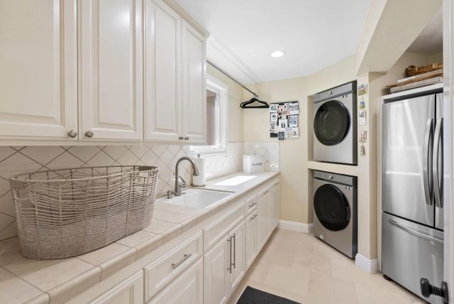 6525 Crystalaire, San Diego, CA 92120