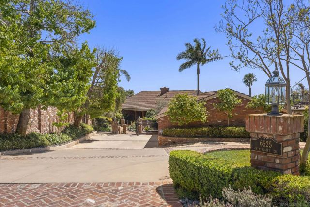 6525 Crystalaire, San Diego, CA 92120