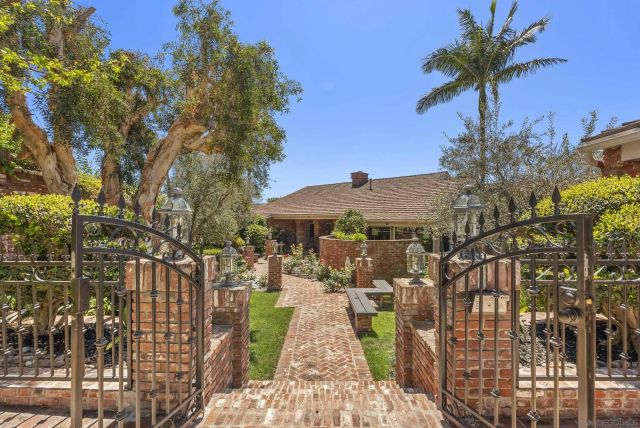 6525 Crystalaire, San Diego, CA 92120