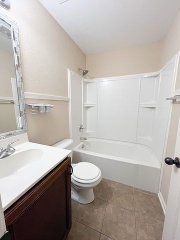 2276 McCormick Ln Apt B, Clarksville, TN 37040