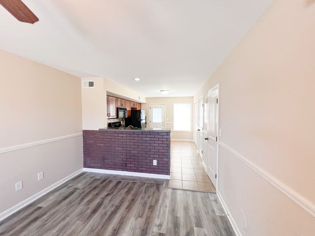 2276 McCormick Ln Apt B, Clarksville, TN 37040