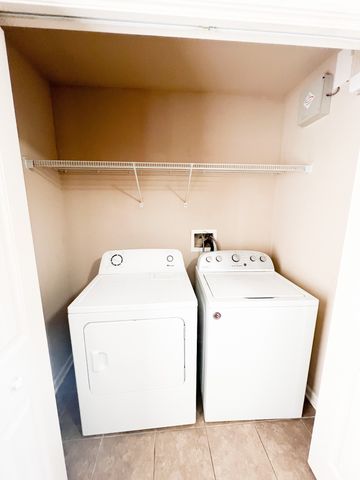 2276 McCormick Ln Apt B, Clarksville, TN 37040