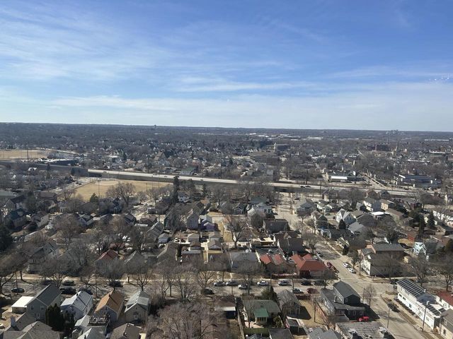 2525 S Shore DRIVE #24B, Milwaukee, WI 53207