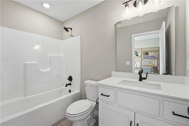 1205 Sendera Trail, Raymore, MO 64083