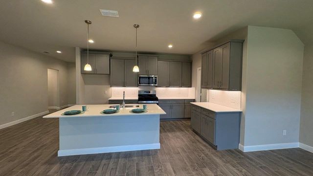 225 SANDSTONE Circle, Granbury, TX 76048