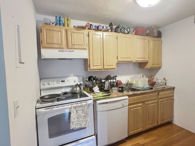 1027 Commonwealth Ave 12, Boston, MA 02215